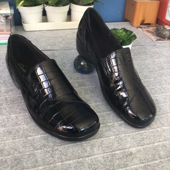 Black Clarks Clogs Shoes - Picture 6 of 8